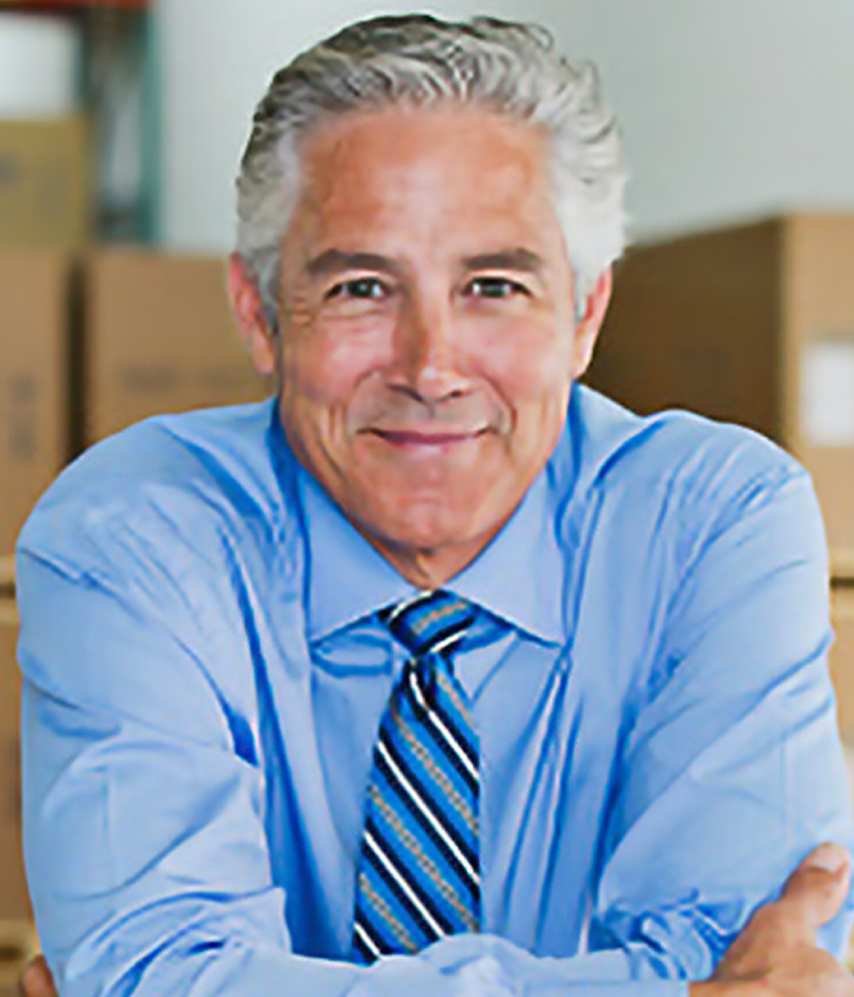 Monsieur dans un entrepot